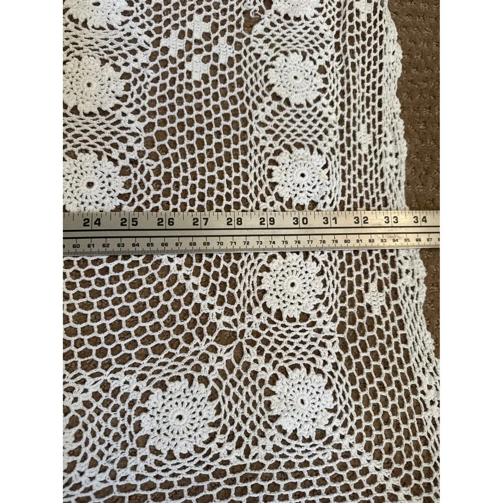 Vintage White Hand Crochet Floral Medallion Lace Tablecloth Scalloped 38x34